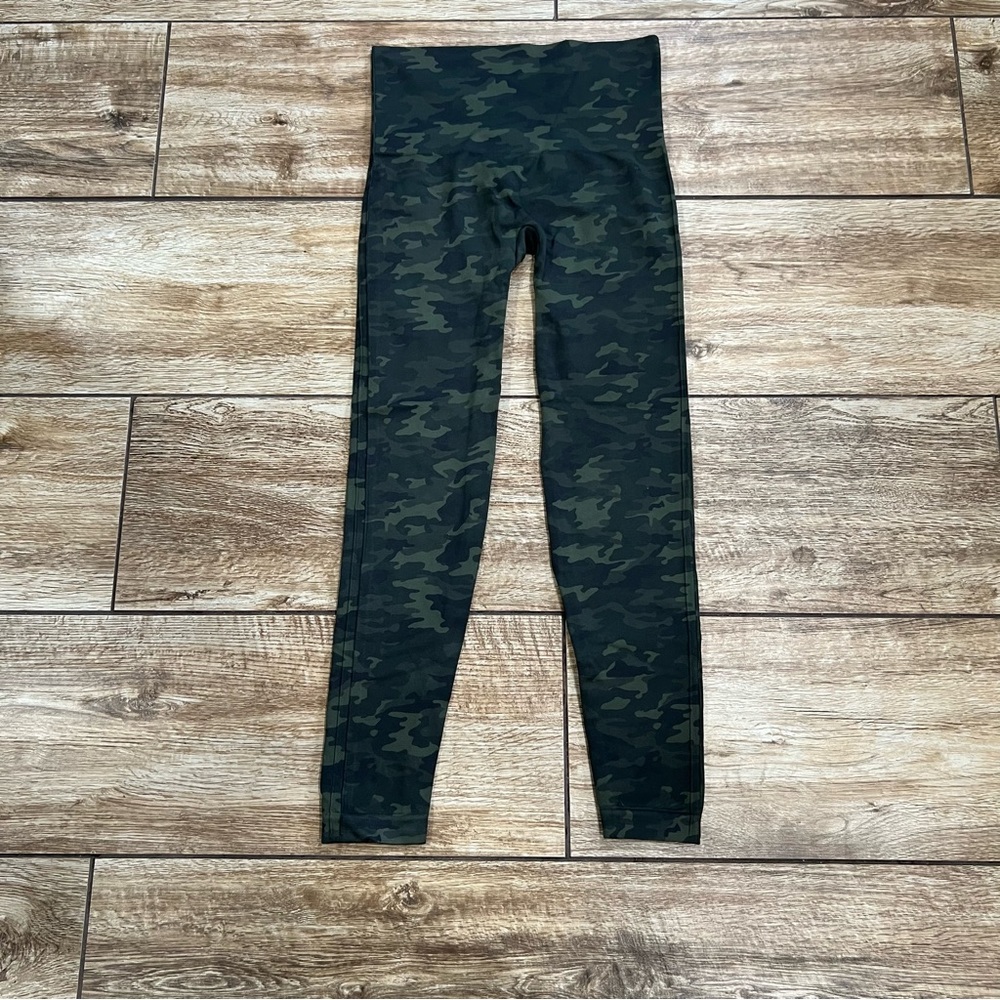 SPANX Look At Me Now Seamless Leggings Size Large Camo Green - Picture 5 of 15